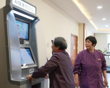 <b>有人用其拾掇团组发</b>